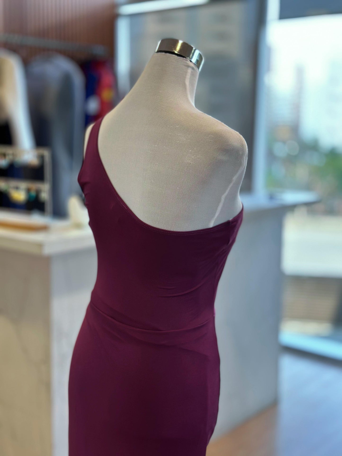 Vestido Morado Lycra con Tajo y Escote Halter